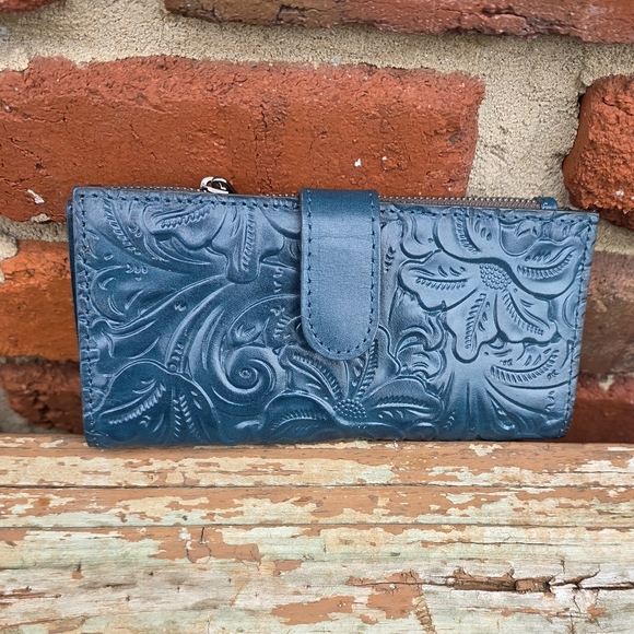 Patricia Nash Handbags - Patricia Nash Florence Tooled Nazari (Blue Coral) Bifold Wallet
